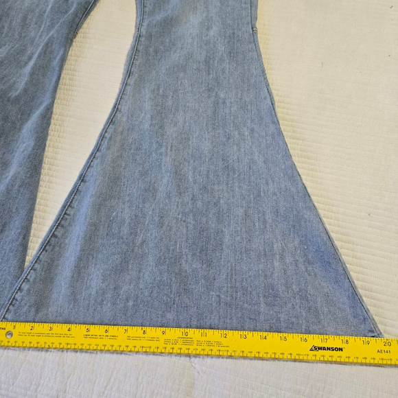 Women's Rue 21 Light Blue Flare Jeans Size 7 - Picture 2 of 11